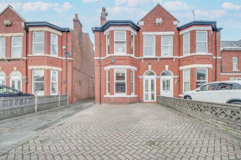 Southbank Road, Southport PR8 3 bed semi