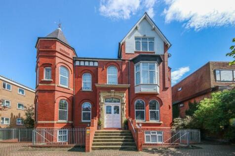 14 Cambridge Road, Merseyside PR9 1 bed apartment for sale