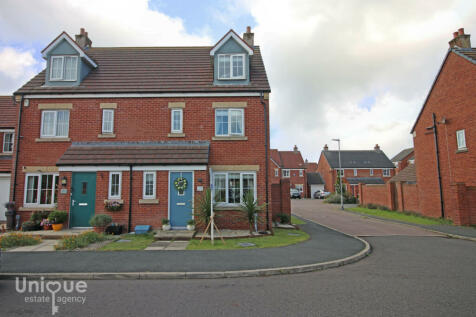 4 bedroom semi-detached house for sale