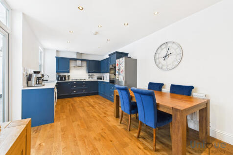 Adelaide Street,  Fleetwood, FY7 6 bed terraced house for sale