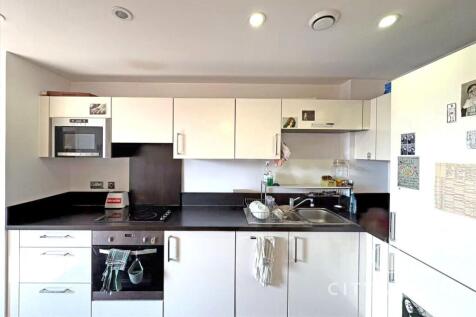 3 bedroom flat for sale