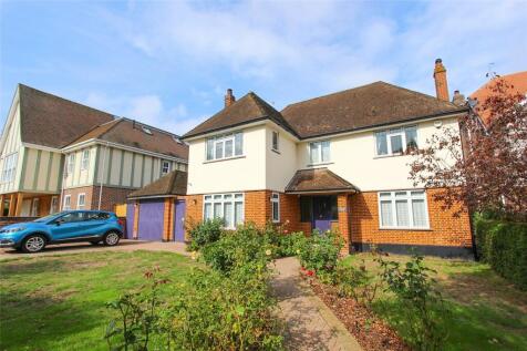 6 bedroom detached house for sale