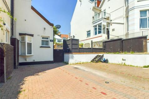 Grosvenor Court, The Leas... 3 bed apartment for sale