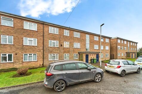 1 bedroom ground floor flat for sale