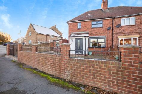 2 bedroom semi-detached house for sale