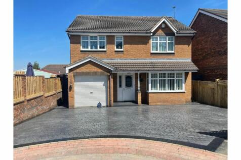 4 bedroom detached house for sale