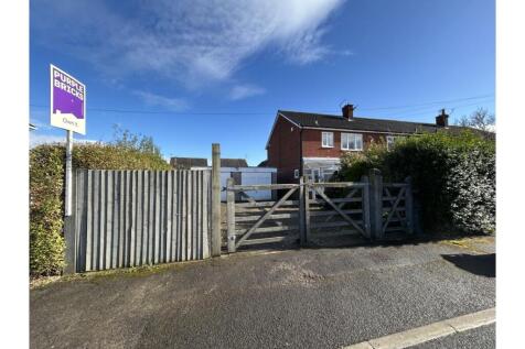 3 bedroom end of terrace house for sale