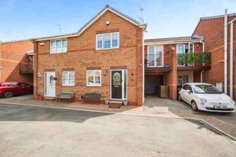 3 bedroom terraced house for sale