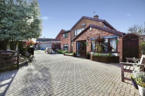 6 bedroom detached house for sale