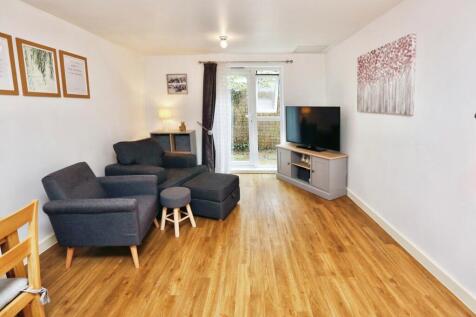 1 bedroom ground floor flat for sale
