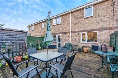 2 bedroom maisonette for sale