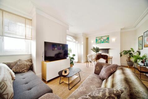 3 bedroom flat for sale