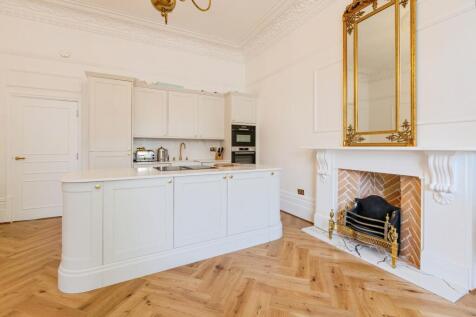 2 bedroom ground floor flat for sale