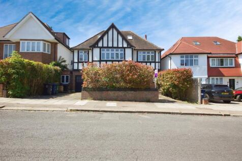 6 bedroom detached house for sale