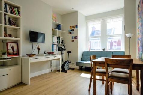 3 bedroom flat for sale