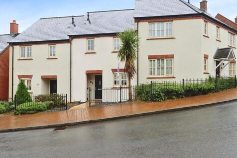 4 bedroom terraced house for sale