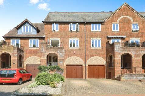 4 bedroom terraced house for sale