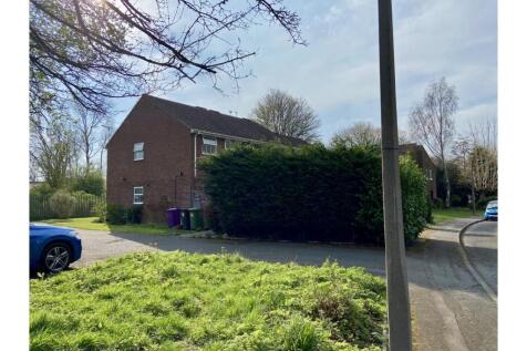 1 bedroom ground floor maisonette for sale