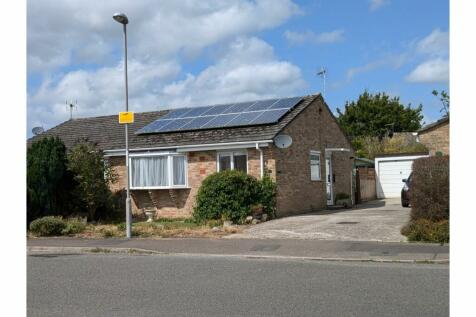 2 bedroom semi-detached bungalow for sale