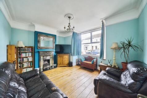 2 bedroom detached house for sale