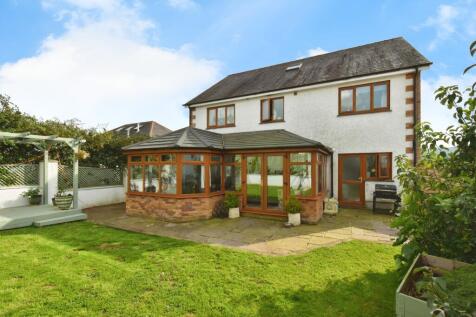 6 bedroom detached house for sale