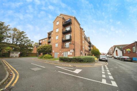 2 bedroom ground floor flat for sale