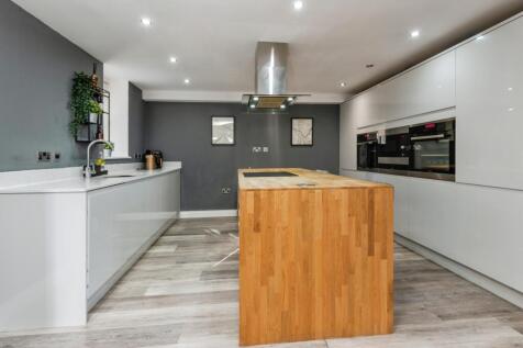 4 bedroom town house for sale