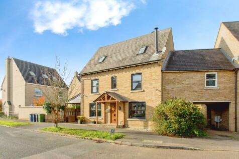 5 bedroom link detached house for sale