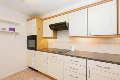 2 bedroom ground floor flat for sale