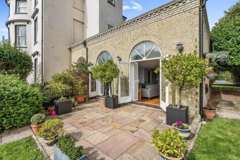 2 bedroom maisonette for sale