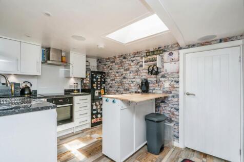 1 bedroom maisonette for sale