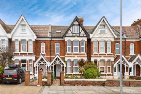 1 bedroom ground floor flat for sale