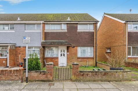 3 bedroom end of terrace house for sale