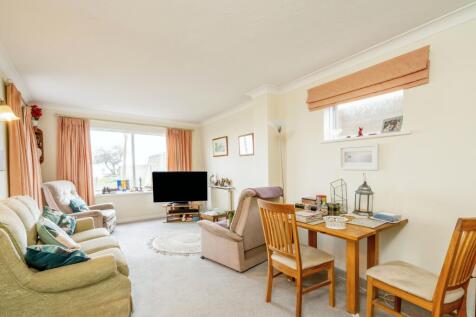 2 bedroom ground floor flat for sale