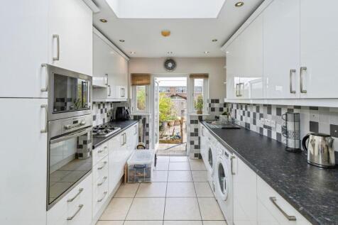 4 bedroom terraced house for sale