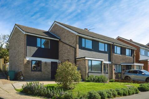 5 bedroom semi-detached house for sale