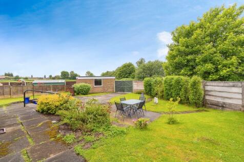 2 bedroom semi-detached bungalow for sale