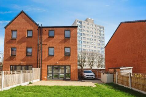 4 bedroom semi-detached house for sale