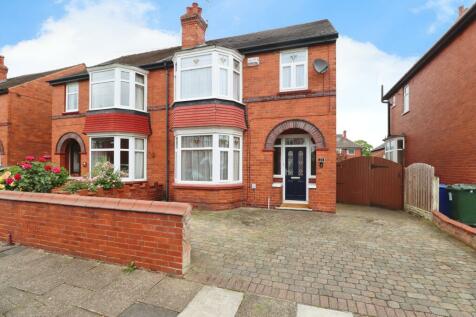 4 bedroom semi-detached house for sale