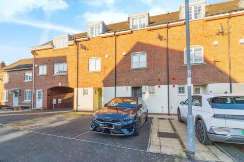 3 bedroom town house for sale