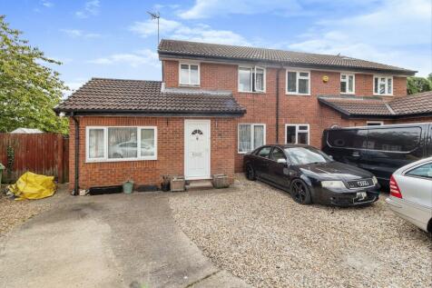 4 bedroom semi-detached house for sale