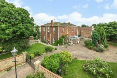 6 bedroom detached house for sale