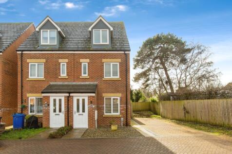 3 bedroom semi-detached house for sale