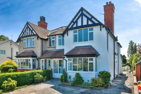 4 bedroom semi-detached house for sale