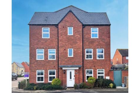 4 bedroom semi-detached house for sale