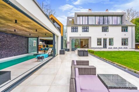 6 bedroom detached house for sale