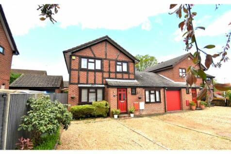 3 bedroom link detached house for sale