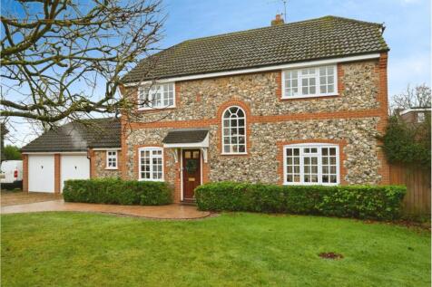 4 bedroom detached house for sale