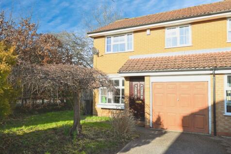 3 bedroom semi-detached house for sale