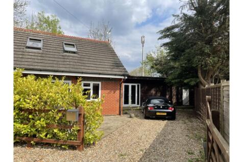 2 bedroom detached house for sale